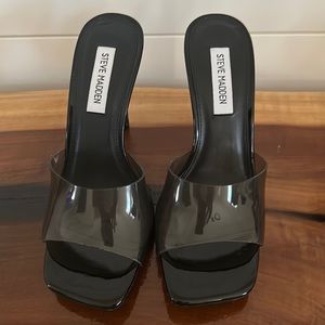 Steven Madden Signal Sandal Black.